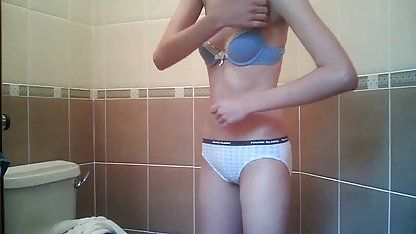 Flickan för första gången gav killen gratis porrfilm massage en poäng