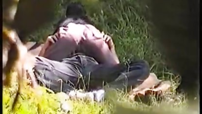 Knullade en bräcklig tjej flera gånger i porr på stranden rad