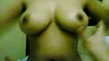 Mamma lär dotter hur porr äldre kvinnor man använder en vibrator