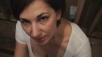 Ung dotter dansar gratis porr i mobilen striptease för pappa