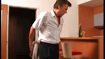 Ett gift par i masker filmer svenska kåta tanter framför kameran