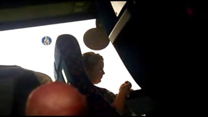 Lärare i en gammal dräkt och svenska sex filmer gratis strumpor onanerar på kameran