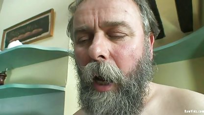 Mjuka unga gratis porrfilm gruppsex sötcums från en enorm dildo