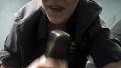 Sexig ung tysk kvinna porrfilm lesbisk hälls i ett mätglas