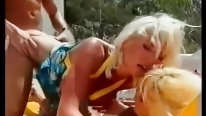I sin lägenhet svensk porr sex slickar en kille en flickas fitta och knullar henne med cancer