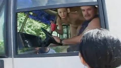 Skalligt rusande tatuerat kjol porr mjuk