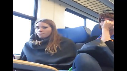 Vackert sex av 18-åriga flickor och en porr fri ung kille